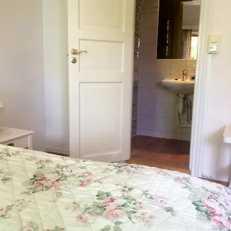 Frogner Bed & Breakfast 2*